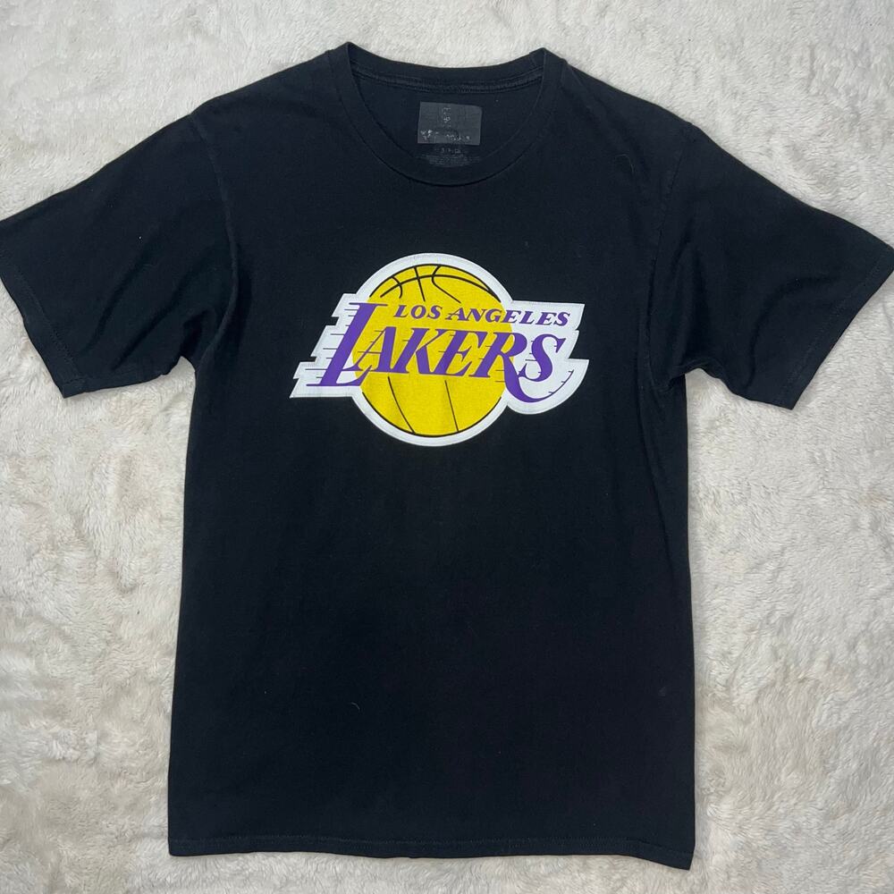 Los Angeles Lakers Basketball LeBron James #23 Graphic T-Shirt Black Small